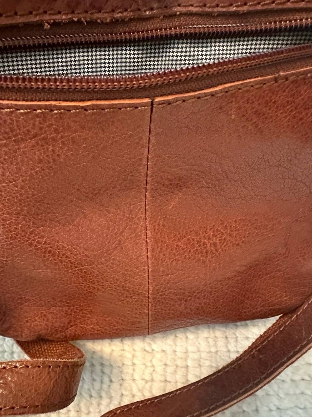 Classic Brown Leather Crossbody Bag with Adjustable Strap - Picture 7 of 9
